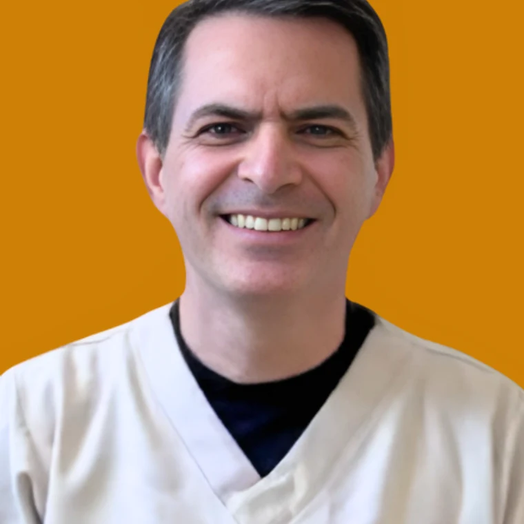 Foto de Dr. Rogerio Sanguin, Cirurgia e Implantodontia na 24K Odonto